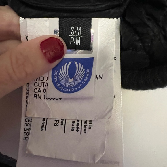 Canada Goose Nylon Puffer Beanie Hat - Picture 3 of 3